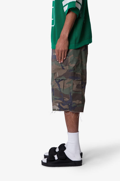 BAGGY DISTRESSED CARGO SHORTS