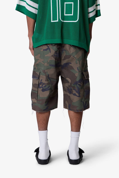 BAGGY DISTRESSED CARGO SHORTS