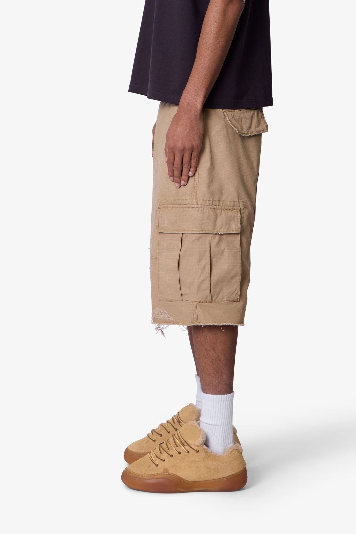 BAGGY DISTRESSED CARGO SHORTS