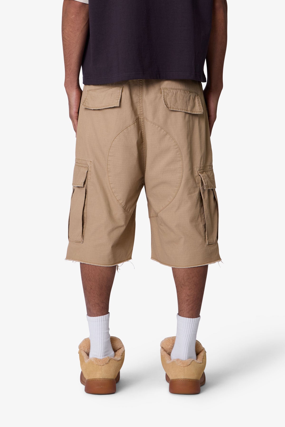 BAGGY DISTRESSED CARGO SHORTS