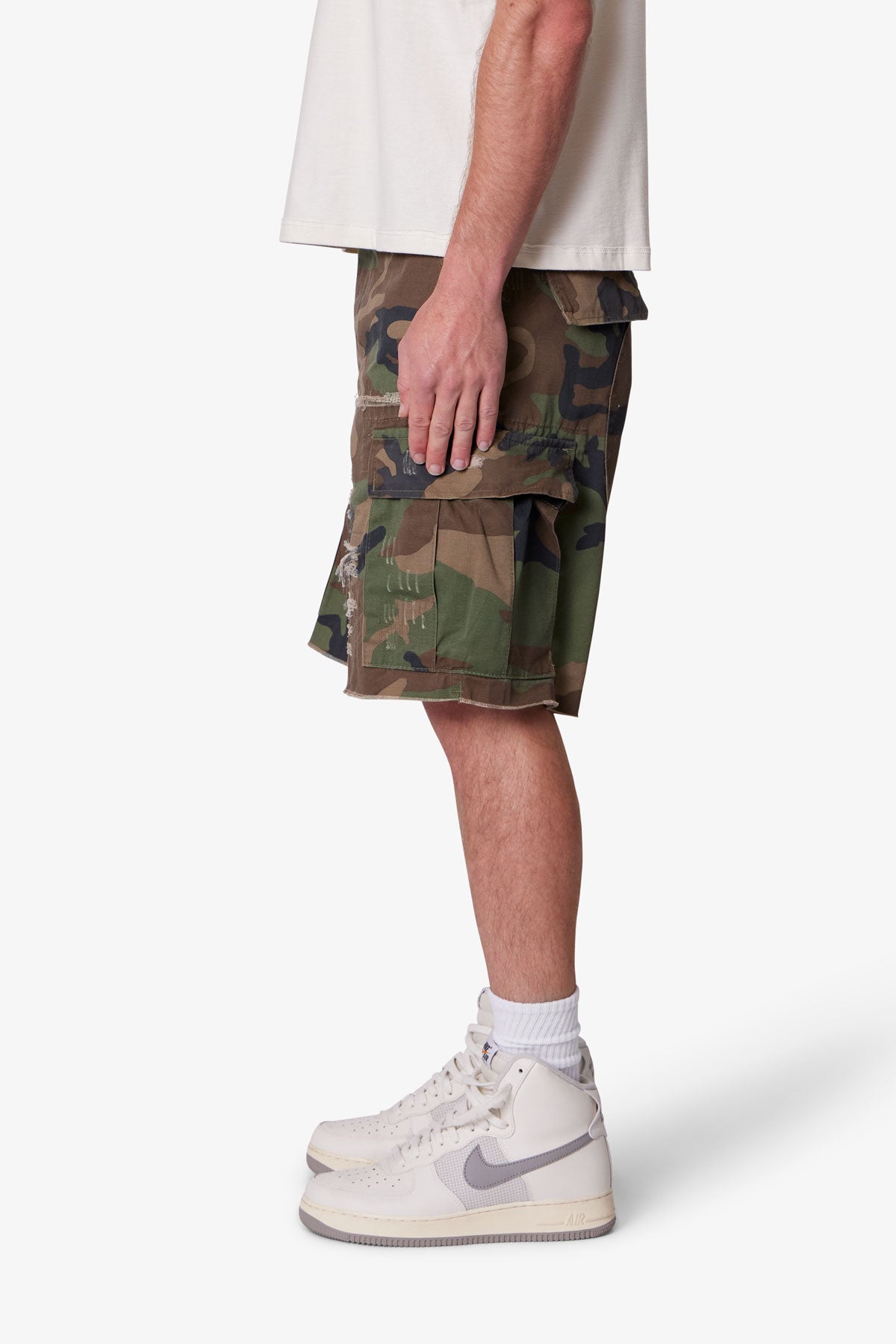 DISTRESSED CARGO SHORTS