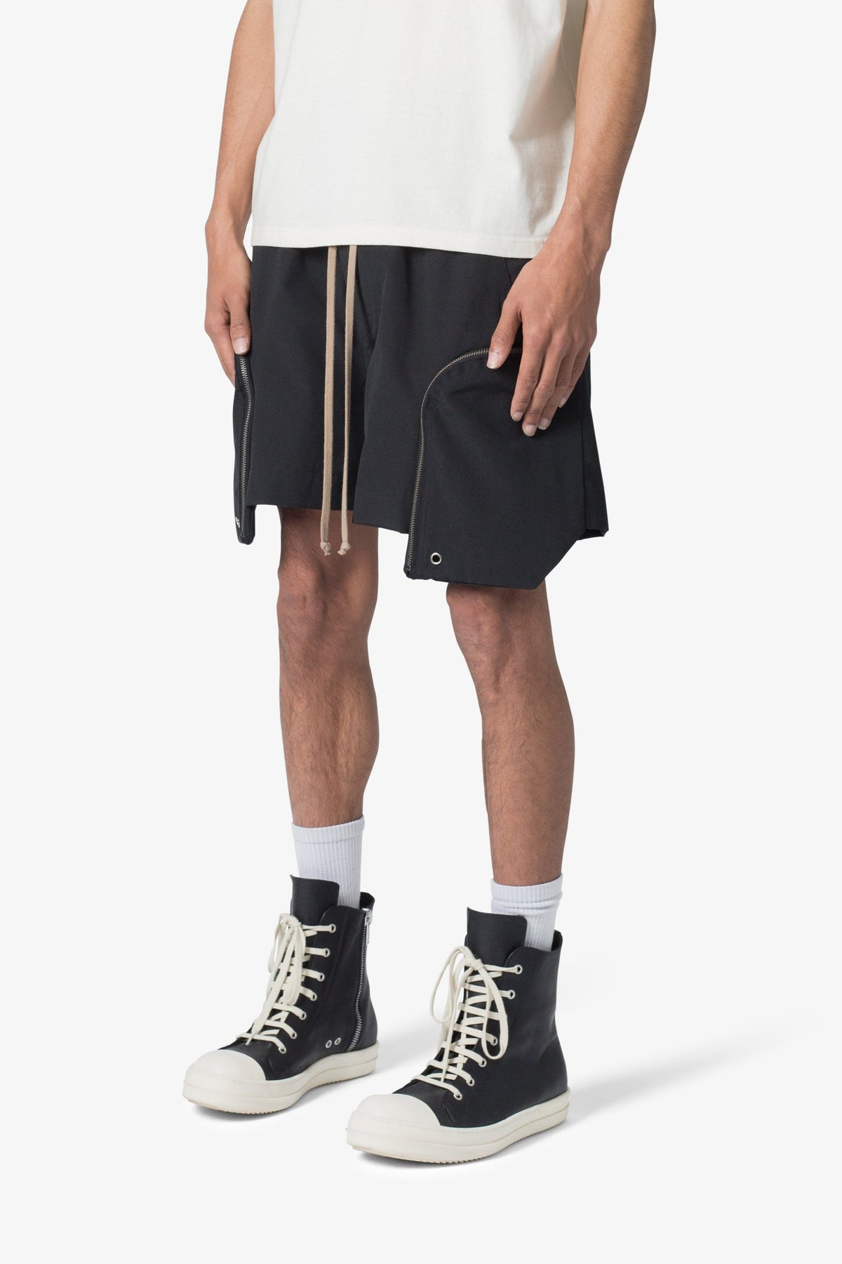 FRONT POCKET GEO SHORTS