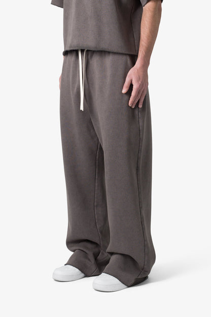 LIGHTWEIGHT ULTRA BAGGY SWEATPANTS 01