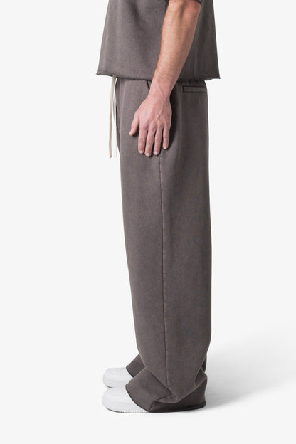 LIGHTWEIGHT ULTRA BAGGY SWEATPANTS 01