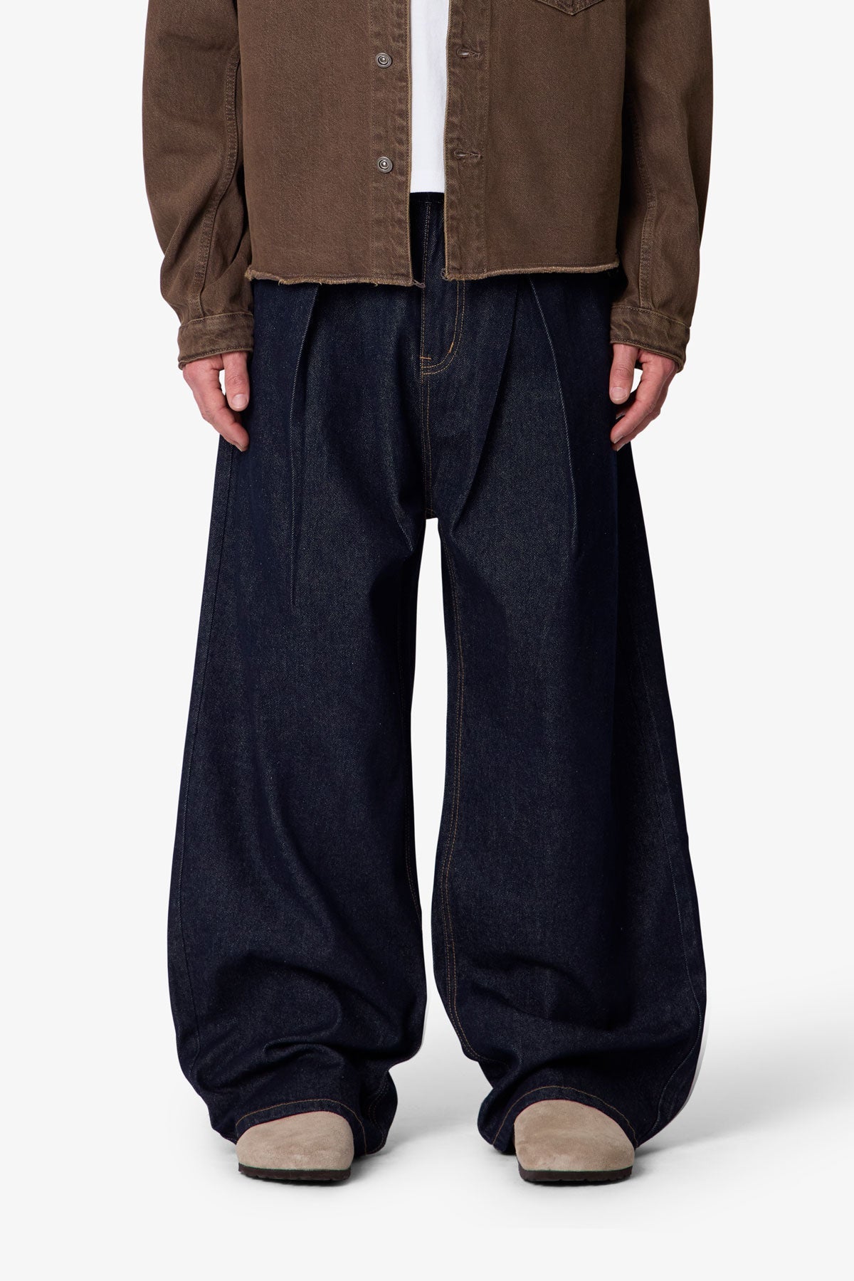 PLEATED BAGGY DENIM