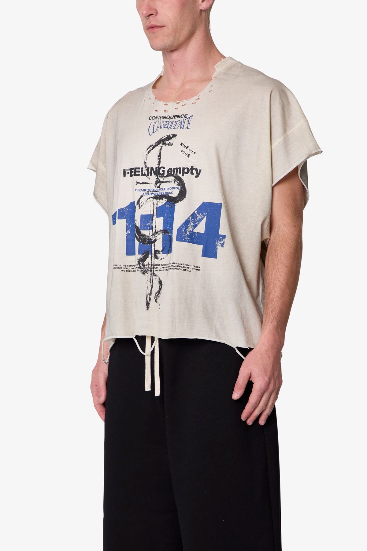 TATTERED CUT OFF TEE