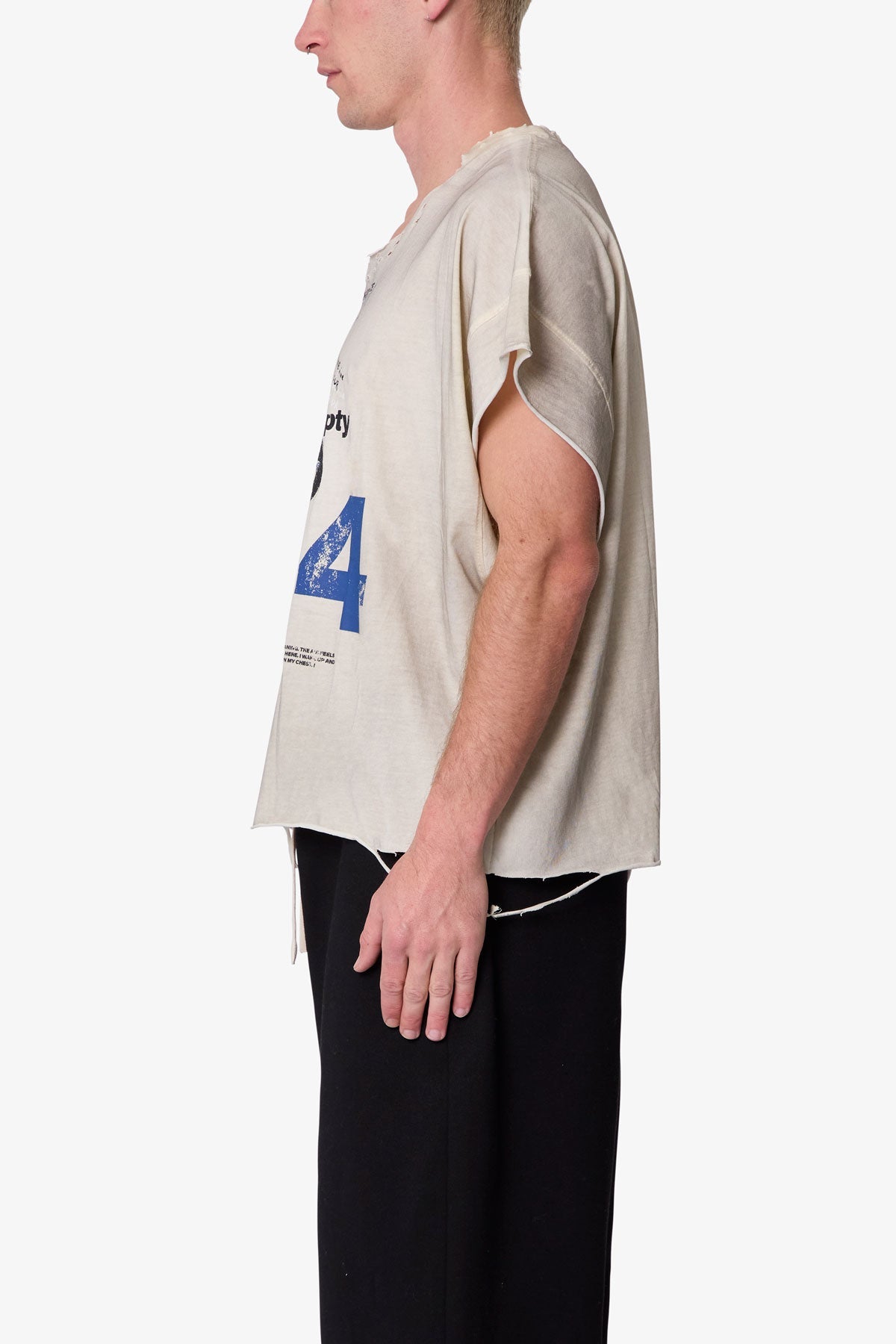 TATTERED CUT OFF TEE