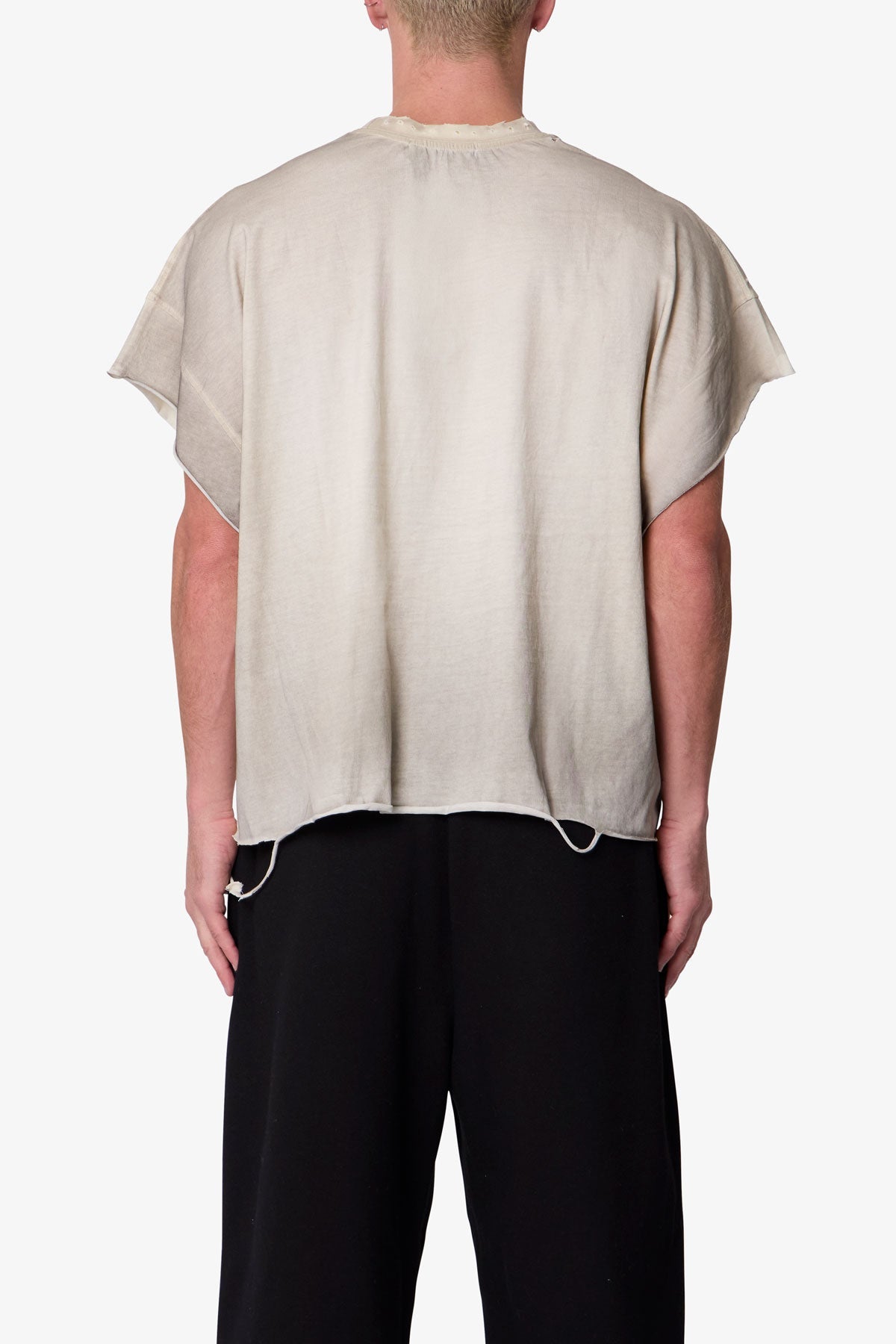 TATTERED CUT OFF TEE